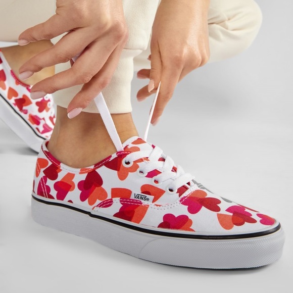 🆕♥️ LOVE & HEARTS SNEAKERS BY VANS ♥️🆕 - Picture 2 of 9